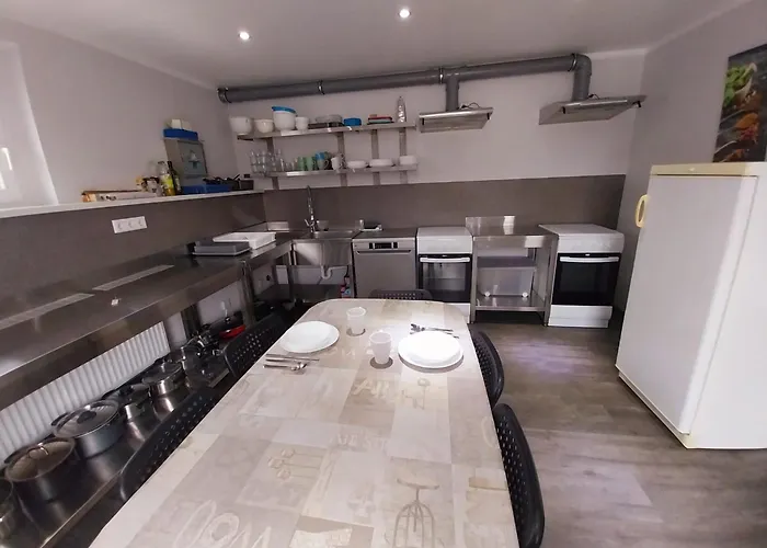 Einzelzimmer Mit Bad Hg 3 * Zwickau